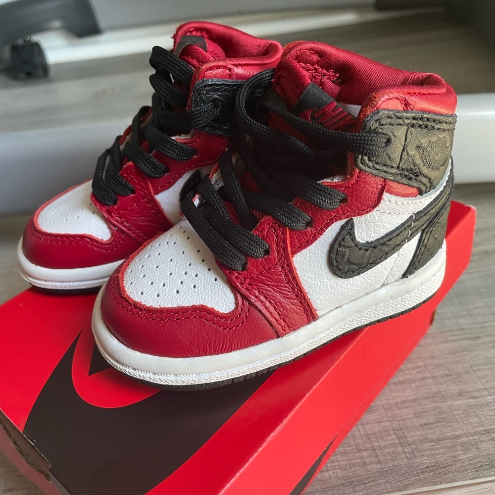 Nike Air Jordan 1 Retro High Red Black Snake Sneakers 4c